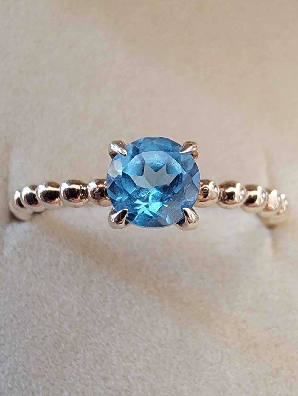 10K Yellow Gold, Blue Topaz, Beaded Solitaire Ring, Size 7 - Picture 6 of 9